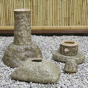 楽天市場】信楽焼 22号春日燈篭 お庭を飾る陶器燈籠 和風を 感じさせて