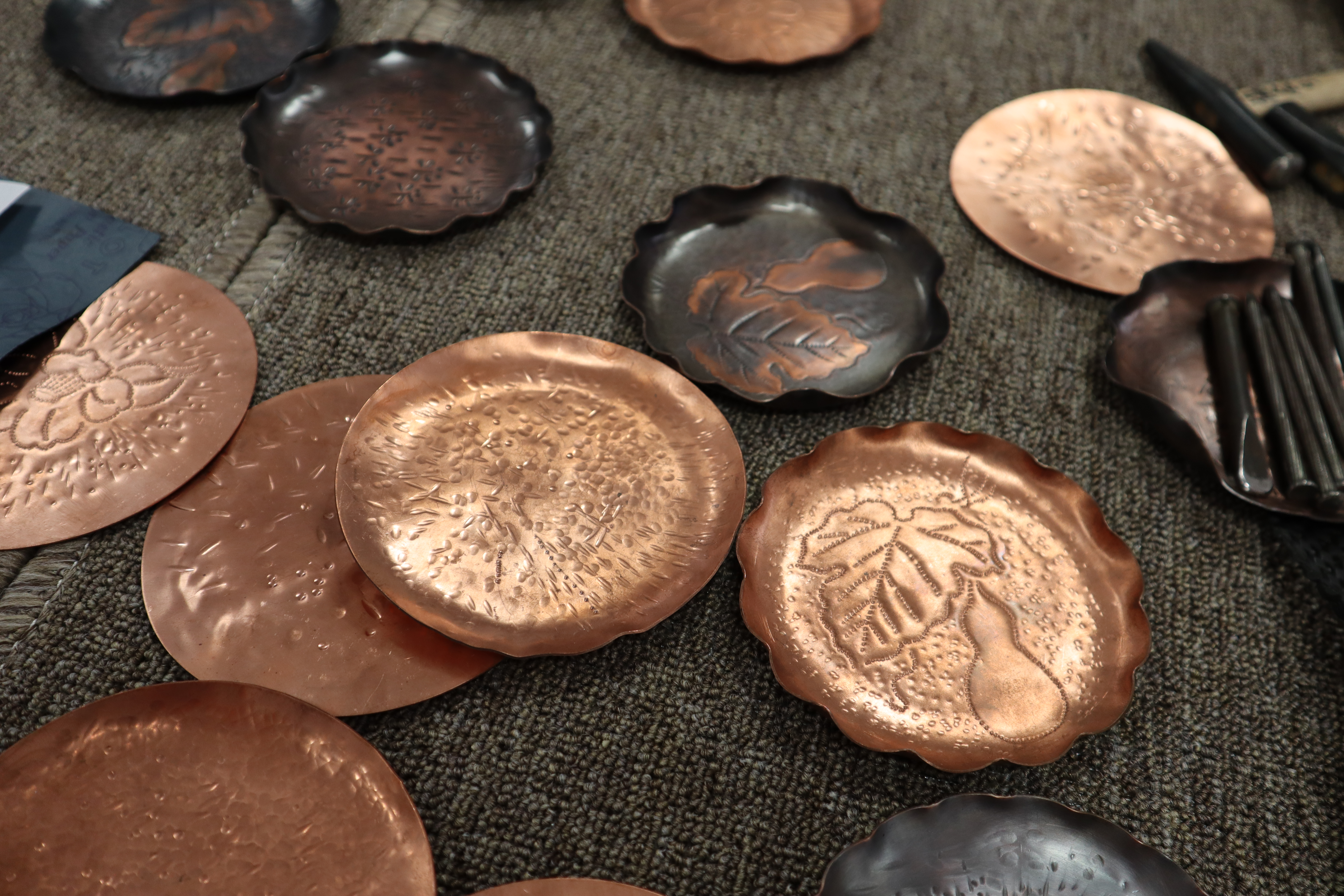 開催報告】燕の匠と「ものづくり」小皿づくり～鎚起銅器の小皿制作体験