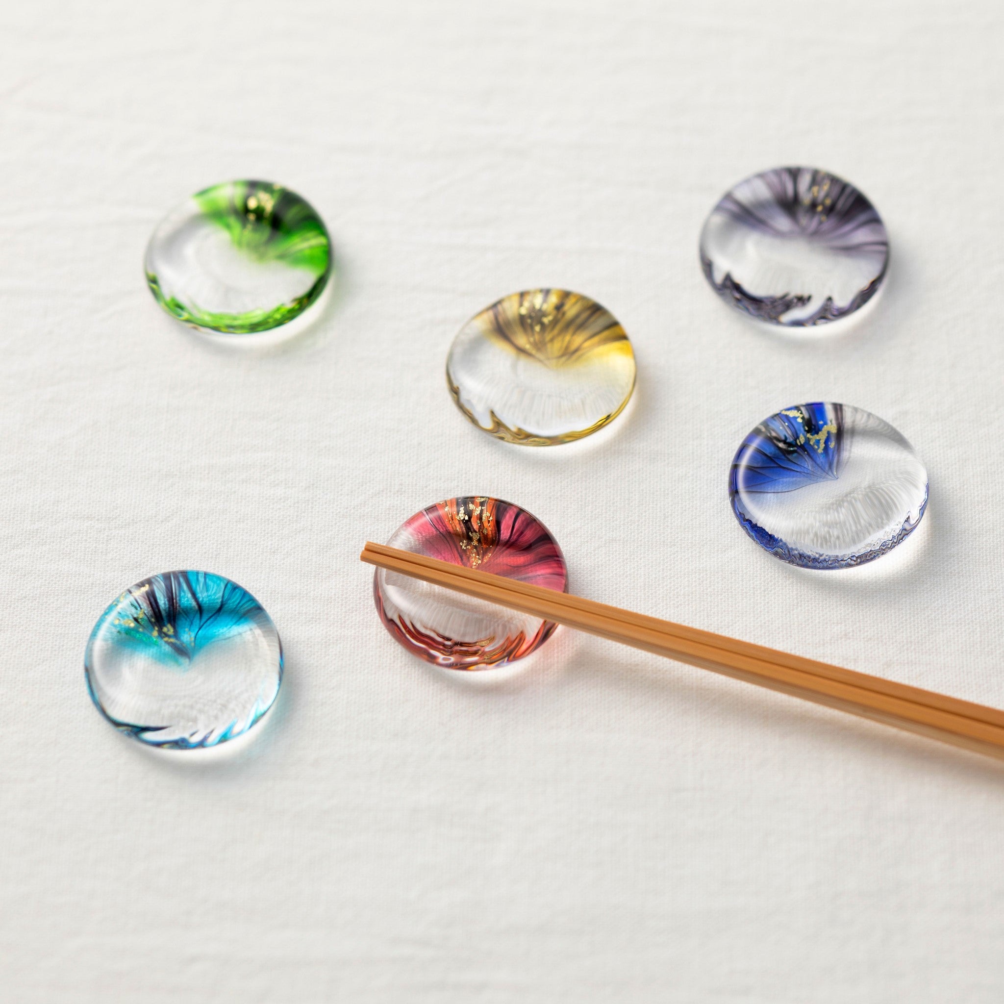 津軽びいどろ 金彩箸置き 翠 | 金箔がおしゃれなガラスの箸置き