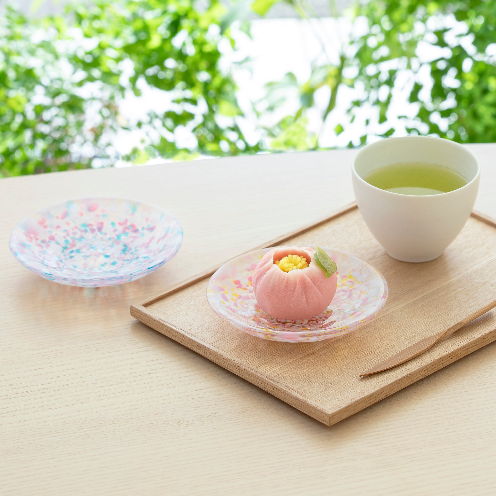 明治～大正時代の乳白色とピンク色の氷皿 明治～大正時代の乳白色と