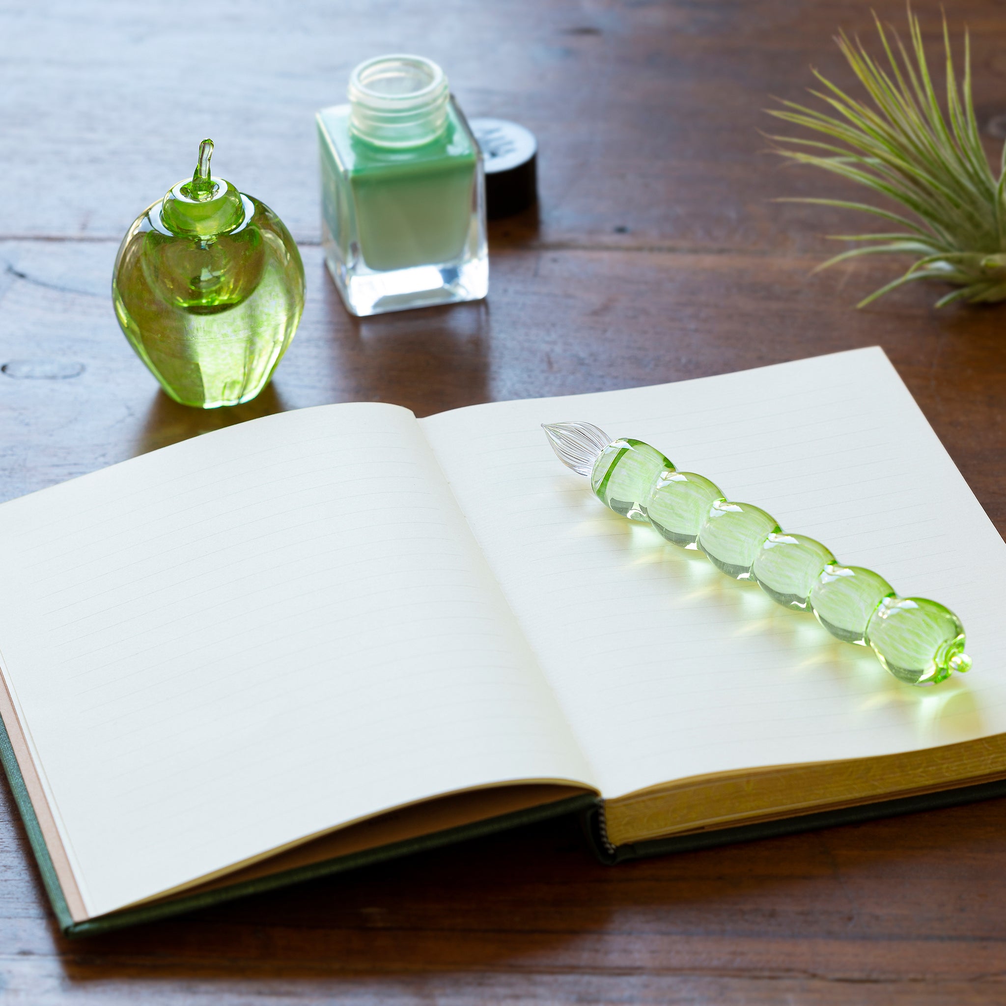 津軽びいどろ ちいさな林檎 青 ガラスペン太 ペン先中太 | ギフトにも