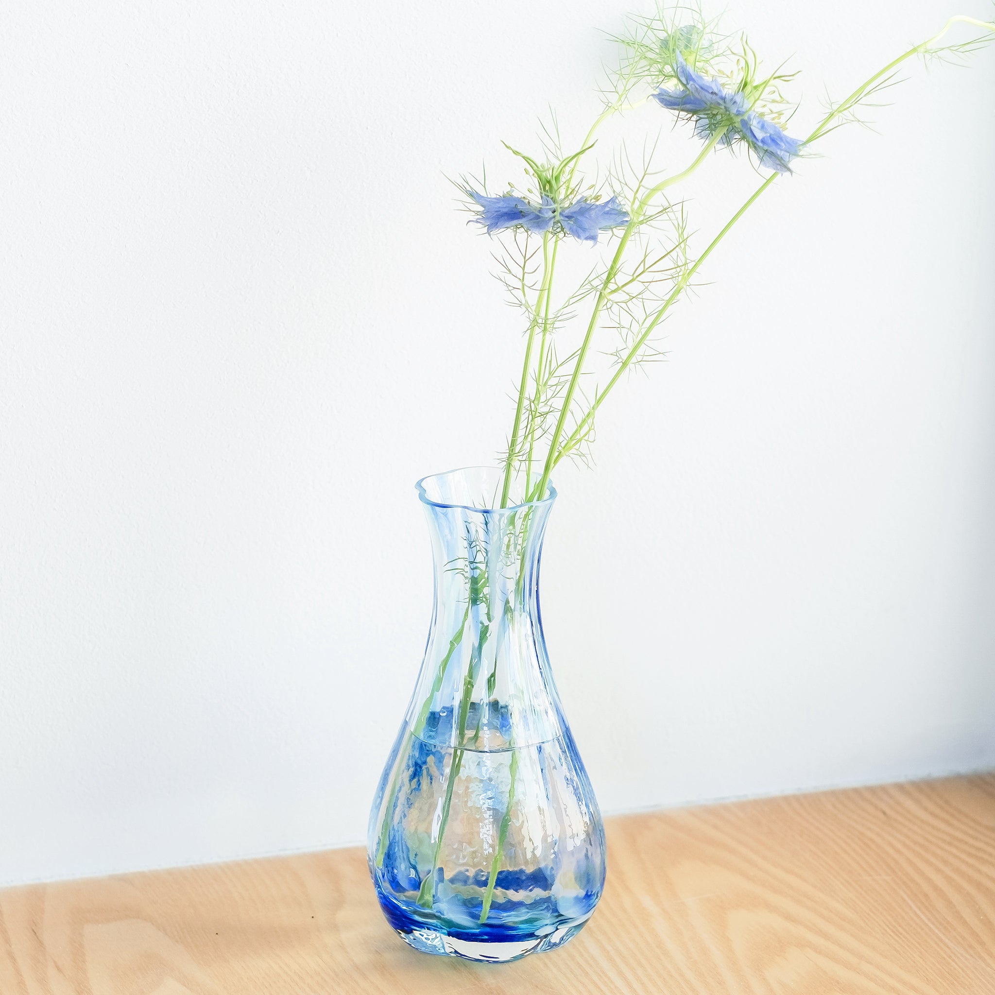 津軽びいどろ 花ひかり シーブルー | おしゃれな花瓶 かわいいフラワー