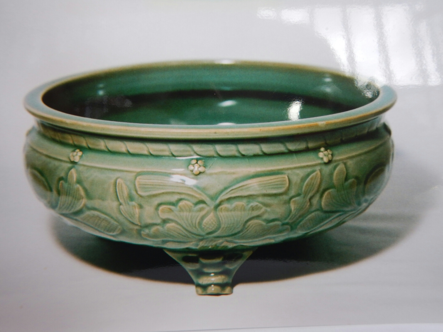 中国美術 青釉三足爐 唐物 青磁袴腰香炉 古銅籠目