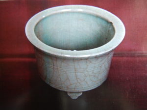 郊壇官窯青磁千鳥香炉「南宋」13世紀 – 津木美術コレクション