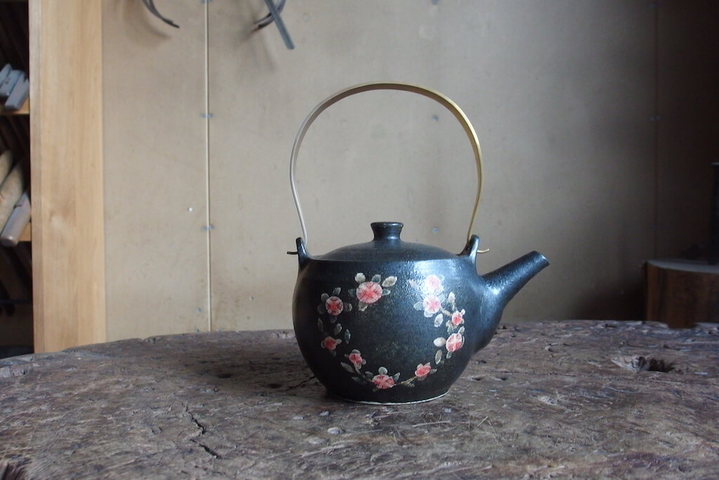 陶器の急須の取っ手として – 鎚起銅器 大橋保隆