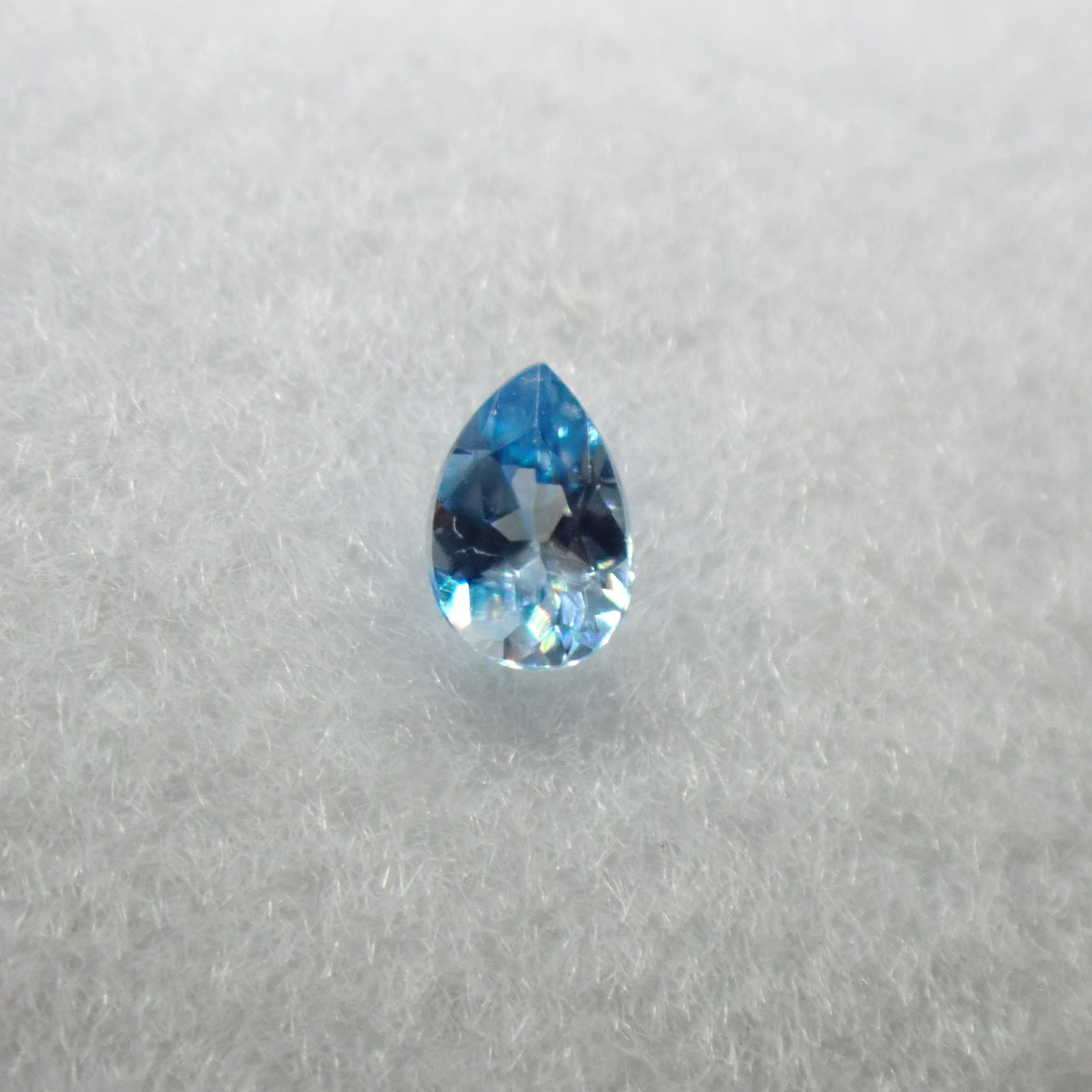 珍しいバイカラー☆ジンバブエ産ユークレース 0.03ct | 宝石つむり