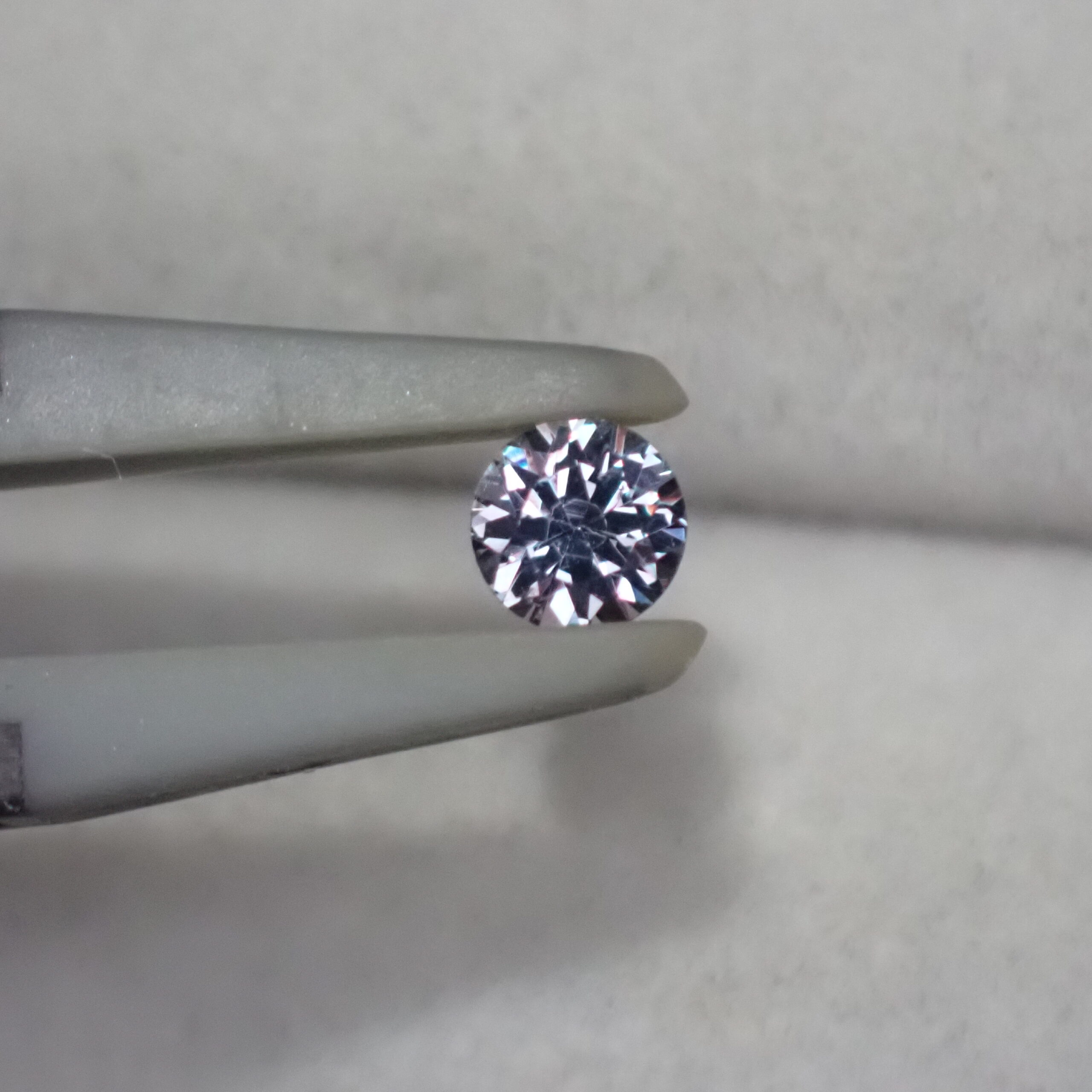 幻想的な輝き☆ケニア産ブルー系カラーチェンジガーネット 0.188ct