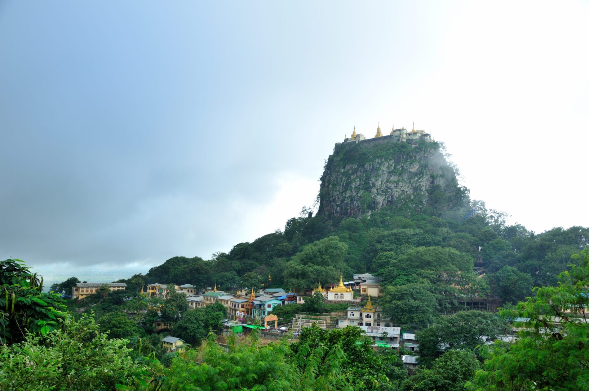 ミャンマー ナッちゃん 100歳 ナット 精霊信仰 女性霊供養 呪物 ナッ神