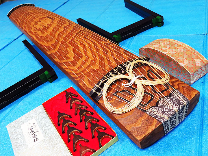 琴 13弦 花柄装飾【上質】素敵な品物 木製 筝 13弦 花柄装飾 琴 13弦