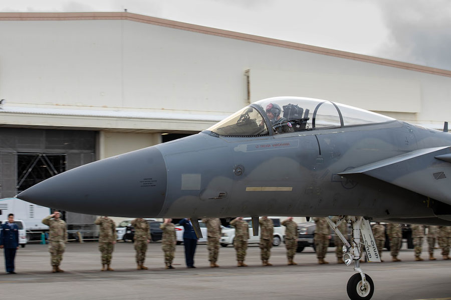 最後F-15C 嘉手納で“ラストフライト”「制空戦闘機」の代表格 約45年間