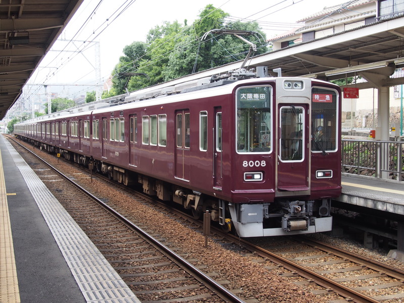 阪急電鉄神戸線8000系の8008F(シングルアームパンタグラフ搭載) 阪急