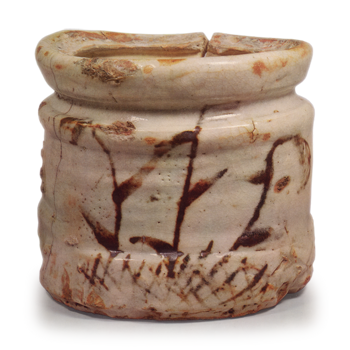 志野 芦文 矢筈口 水指 銘 古岸 | 鶴田 純久の章 お話