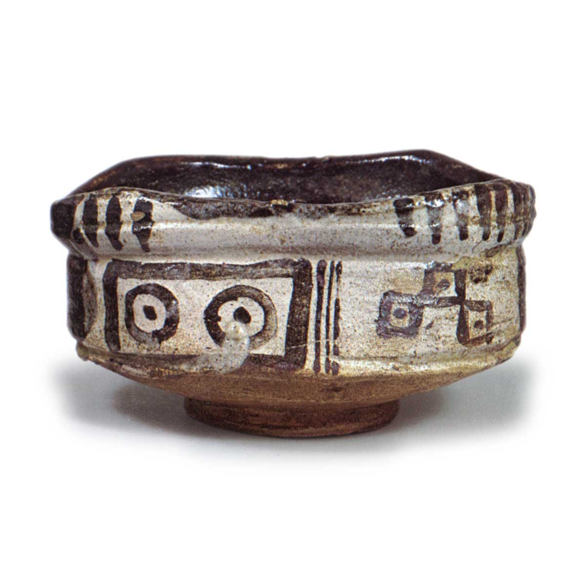 黒織部 沓茶碗 | 鶴田 純久の章 お話