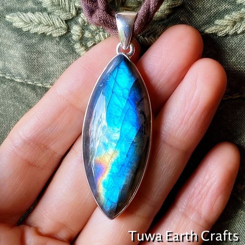 夢の実現をサポート】高品質大ぶり ラブラドライト ペンダントトップ