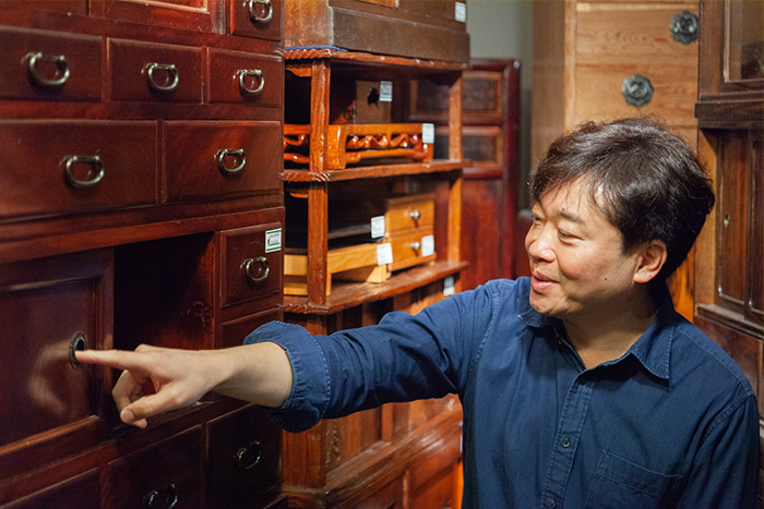 水屋箪笥下部 木製収納家具 アンティーク 引出し5箇所 水屋箪笥下部 木製