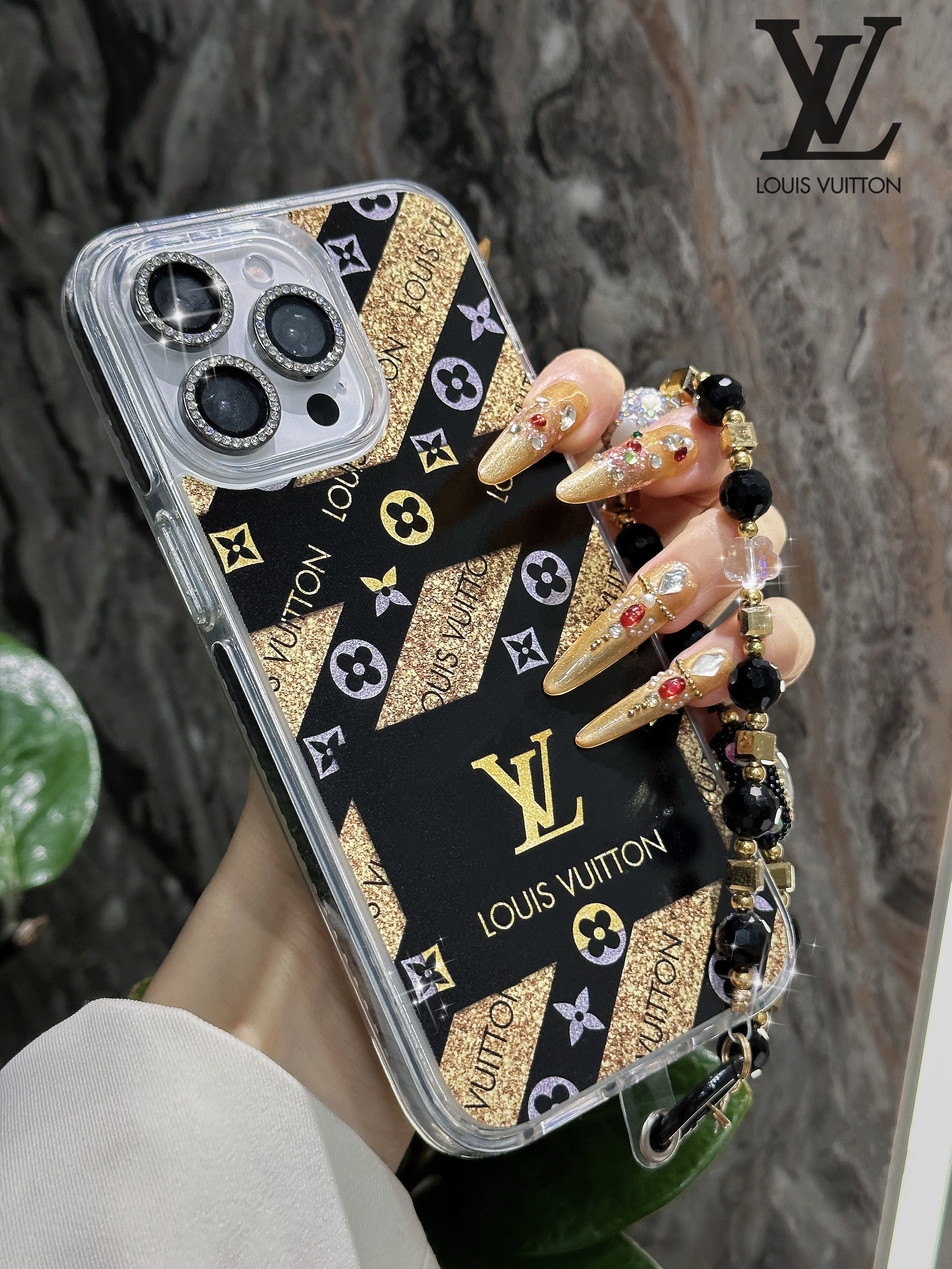 新作 ルイヴィトン iPhone16 Pro Maxケース ゴールド色 ゴージャス LV