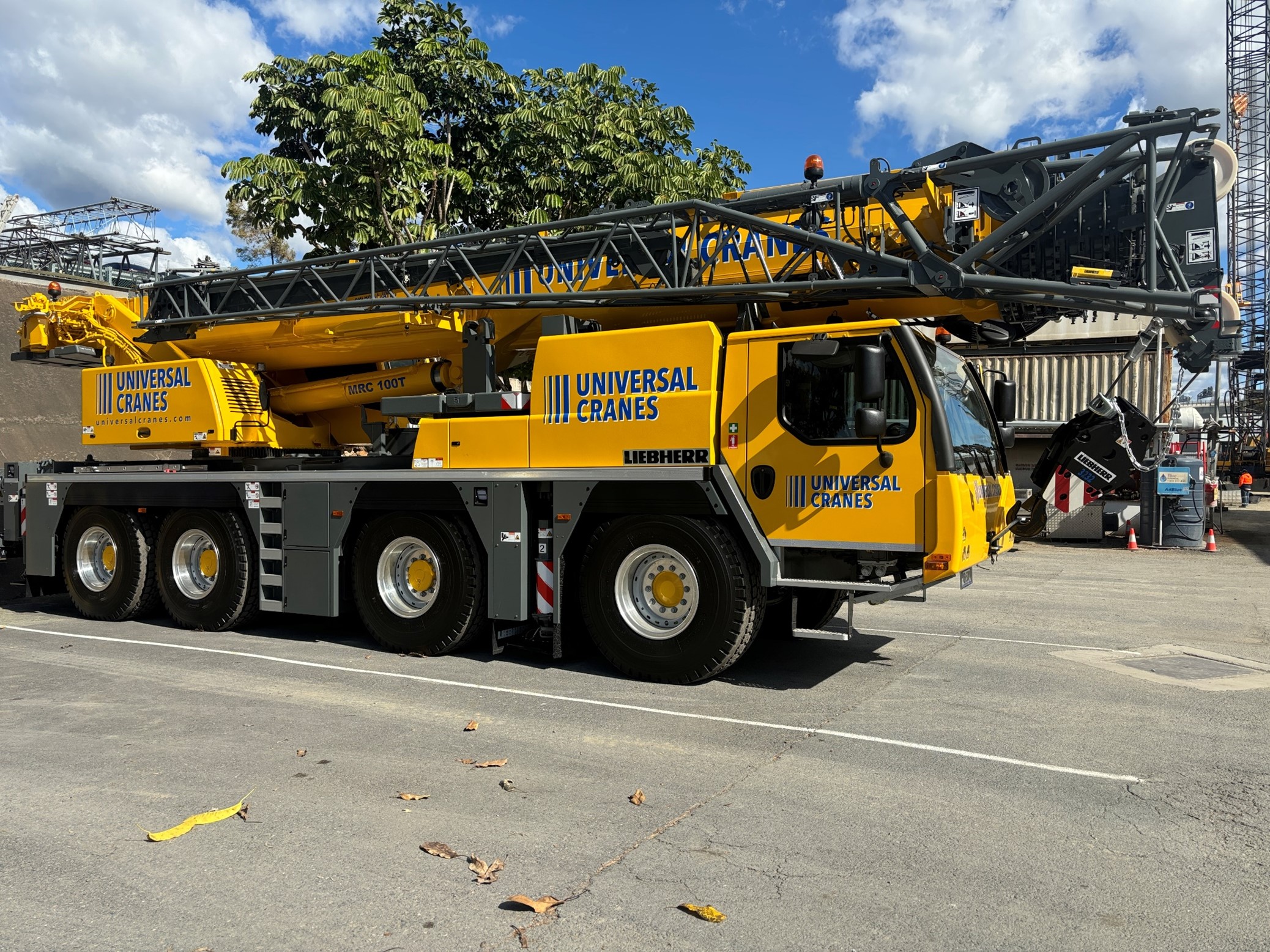Hire The Strong 90 t Liebherr LTM 1090 | Universal Cranes