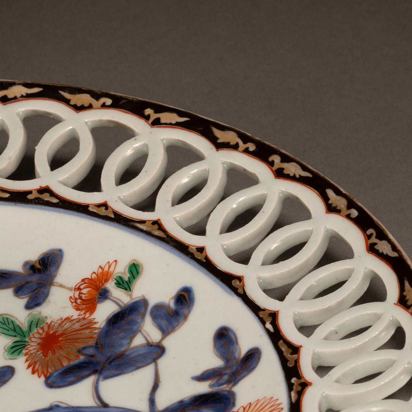 古伊万里輪繋ぎ透かし鉢(1700年代)