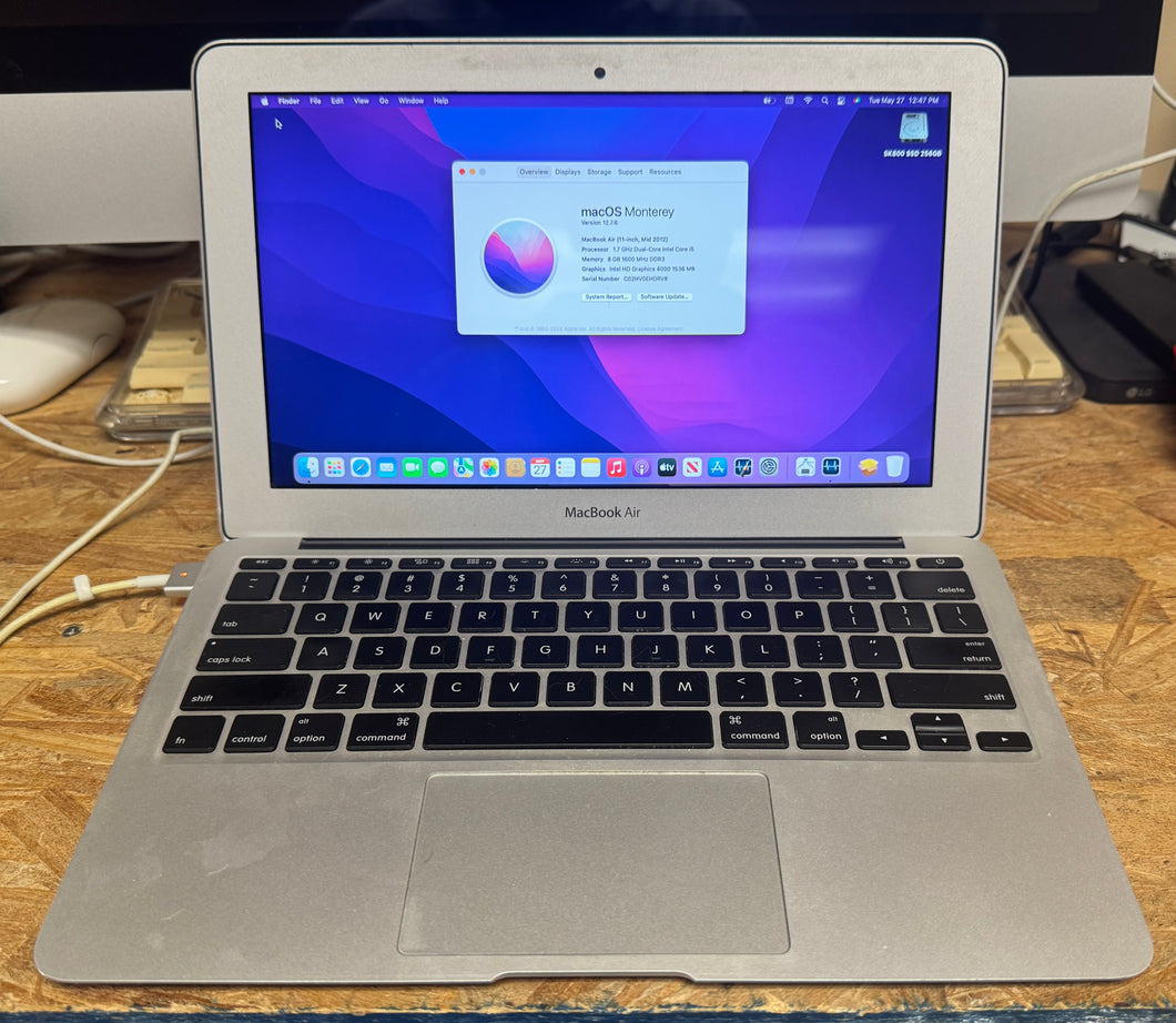 Apple MacBook Air 11-inch Mid 2012 1.7GHz Intel Core i5 (MD223LL/A
