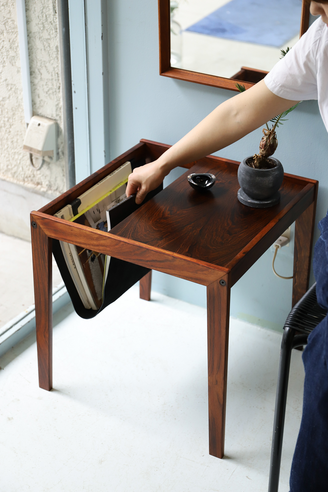 ヴィンテージ 木製サイドテーブル 扉収納付き 剥離 ヴィンテージ 木製