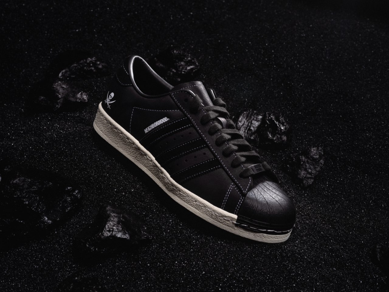 NEIGHBORHOOD × adidas Superstar “Ink Black”が国内6月22日に復刻発売