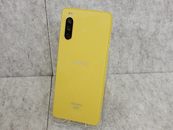 中古】SIMロック解除 docomo Xperia 10 III SO-52B イエロー スマホ