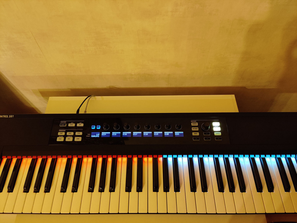 NI KOMPLETE KONTROL S61 mk1 MIDIキーボード あらゆるものをKONTROL