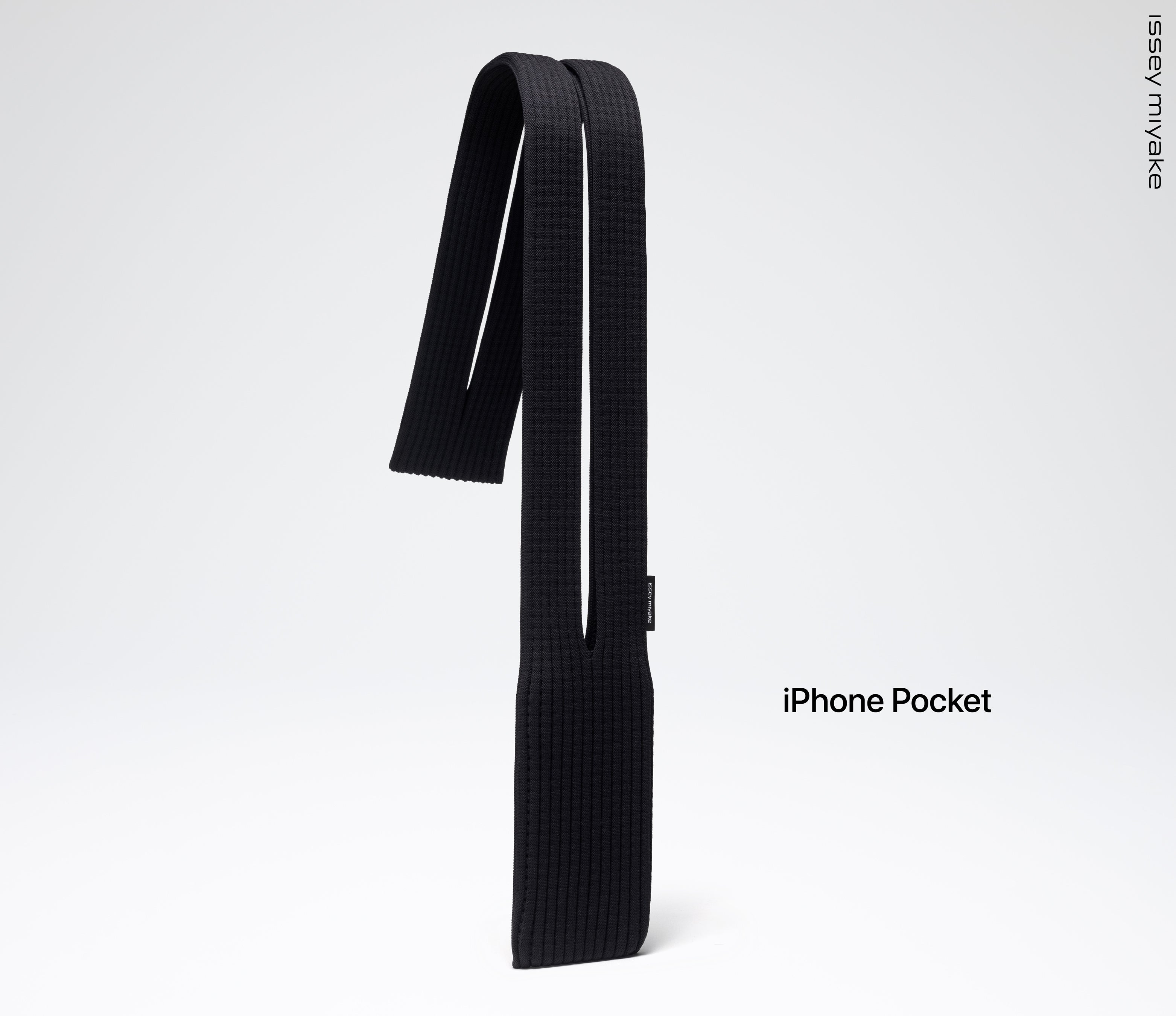 iPhoneアクセサリー iPhone Pocket ISSEY MIYAKE Long Black