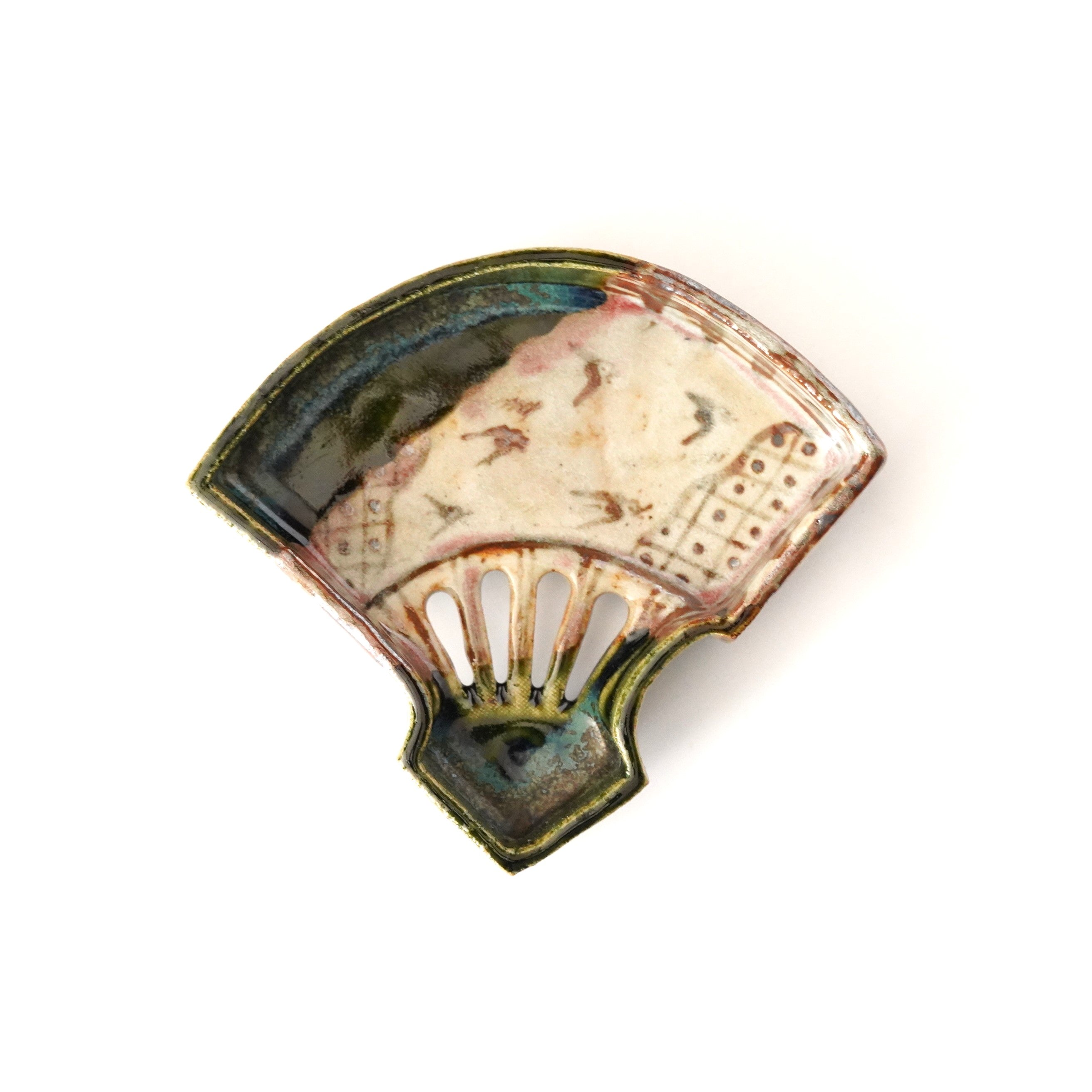 団扇形 岩上花紋 染付 変皿】工芸品 団扇形岩上花紋染付変皿】工芸品