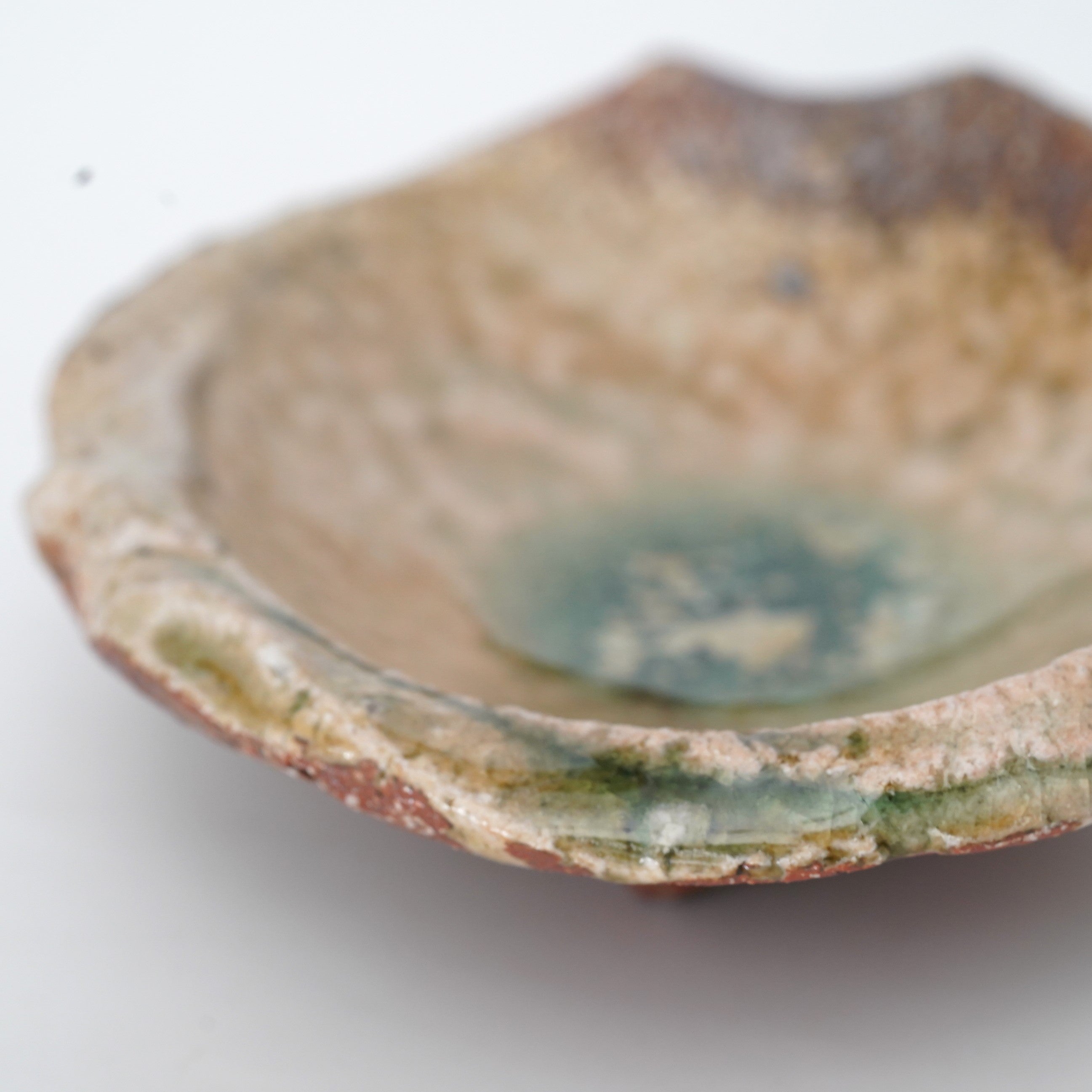 新 学】伊賀灰釉叩き小皿 – うつわ御結