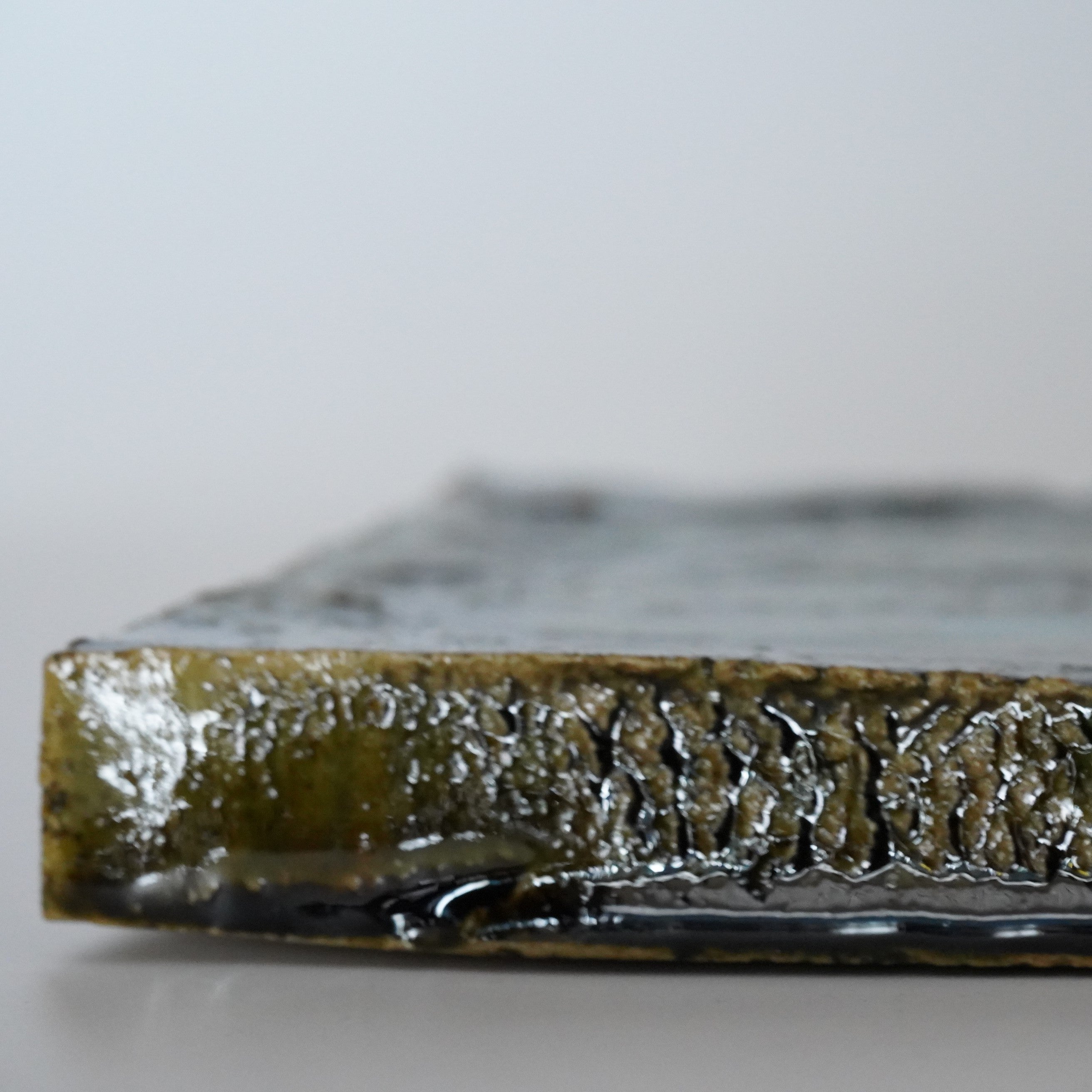 山口真人】織部付皿 – うつわ御結