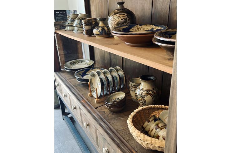 魚模様の陶器花瓶 金城敏幸 やちむん 魚模様の陶器花瓶 金城敏幸 やちむん