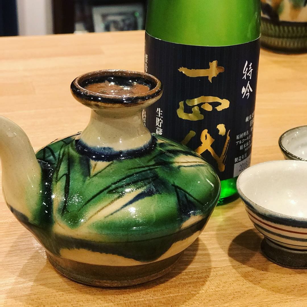 カラカラは沖縄で泡盛の酒器ですが日本酒を入れても良いです！