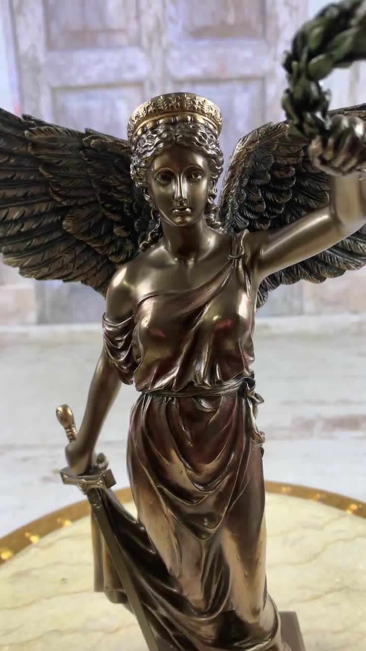 ブロンズ仕上げの女神ニケ像 - 月桂冠、ギリシャ神話の装飾 - Etsy 日本
