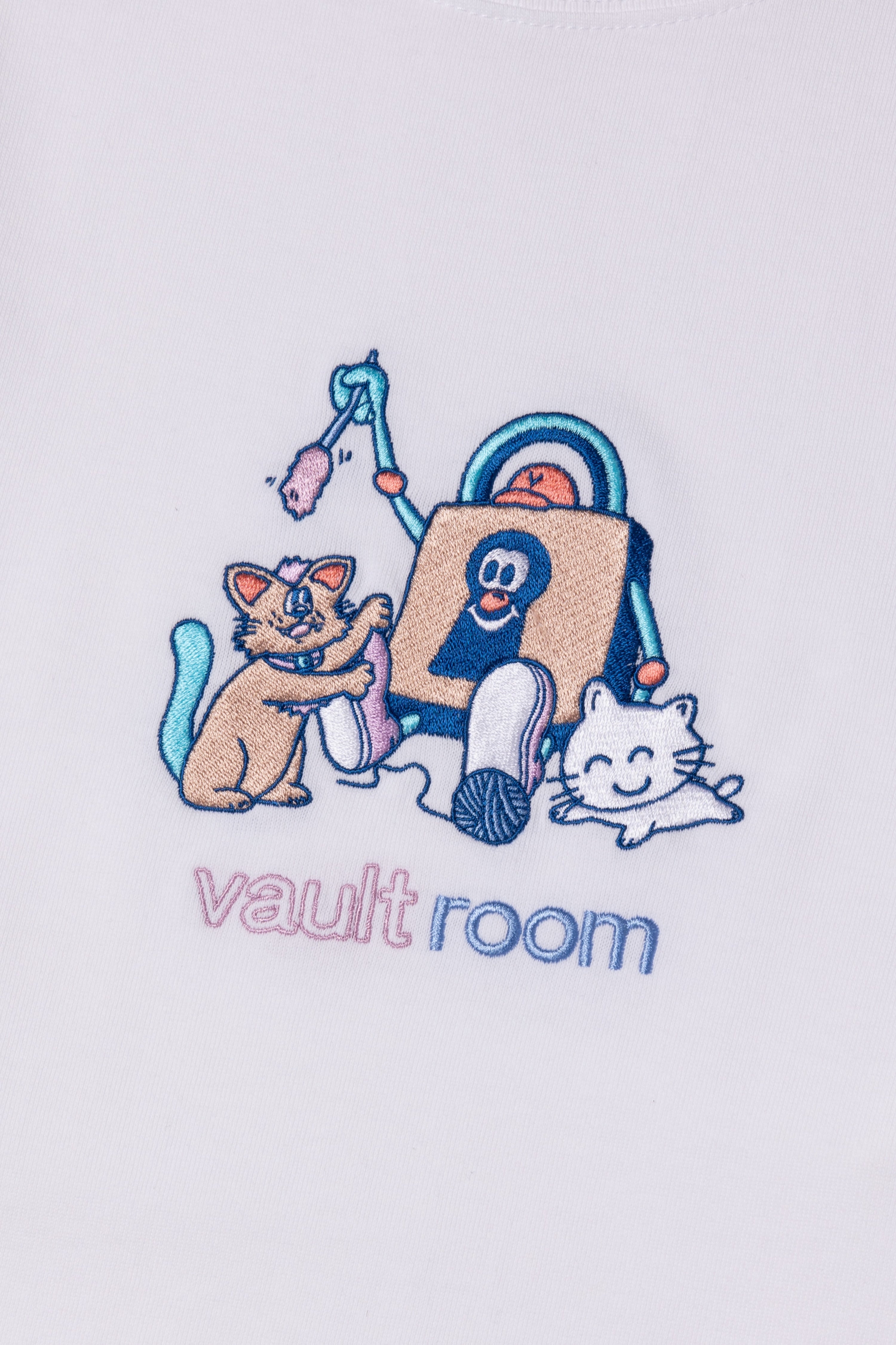 vaultroom × nqrse TEE / WHITE – VAULTROOM