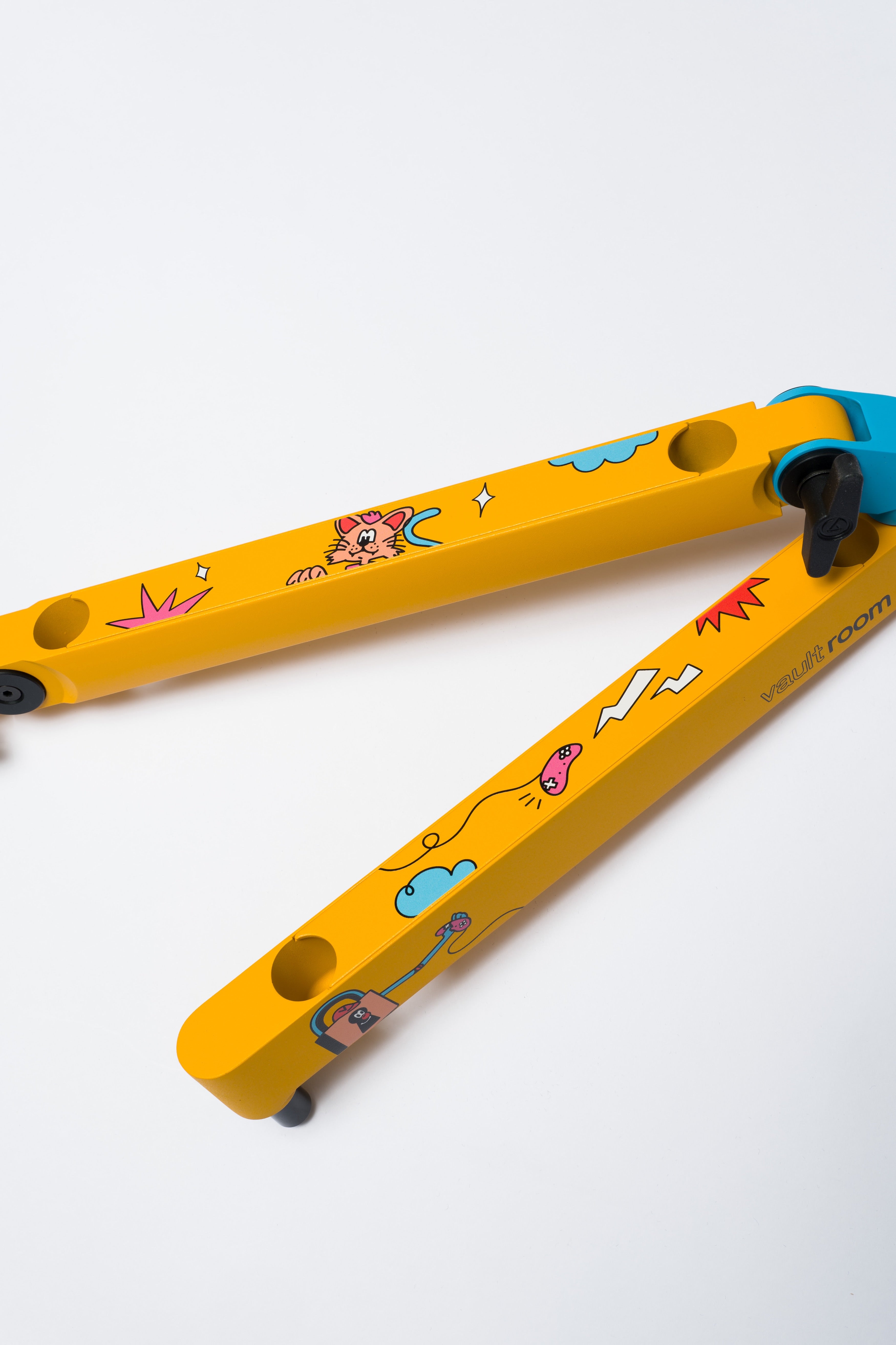 vaultroom × Elgato Wave Mic Arm LP – VAULTROOM