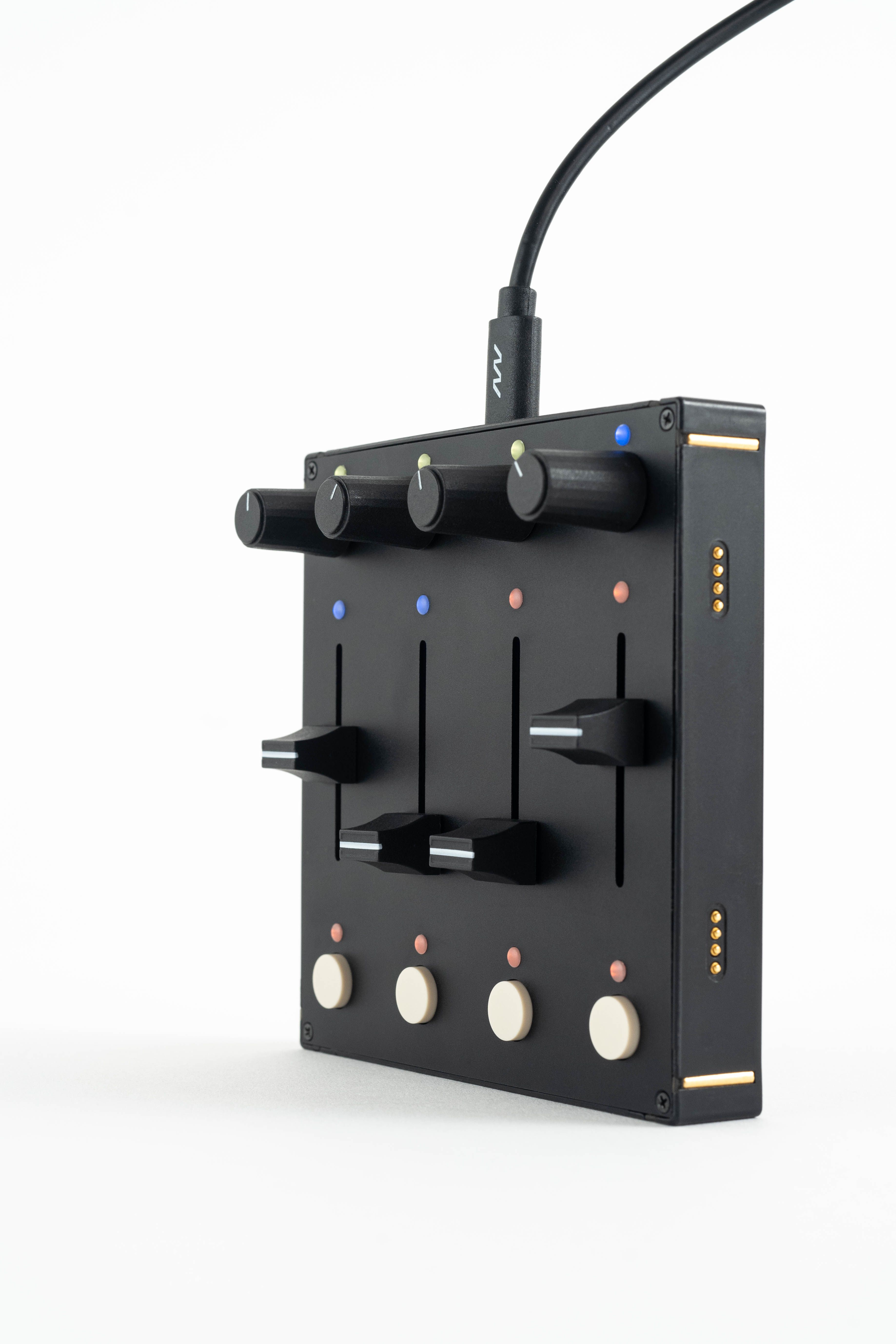 中古】intech studio PBF4 MIDIコントローラー 中古】intech studio