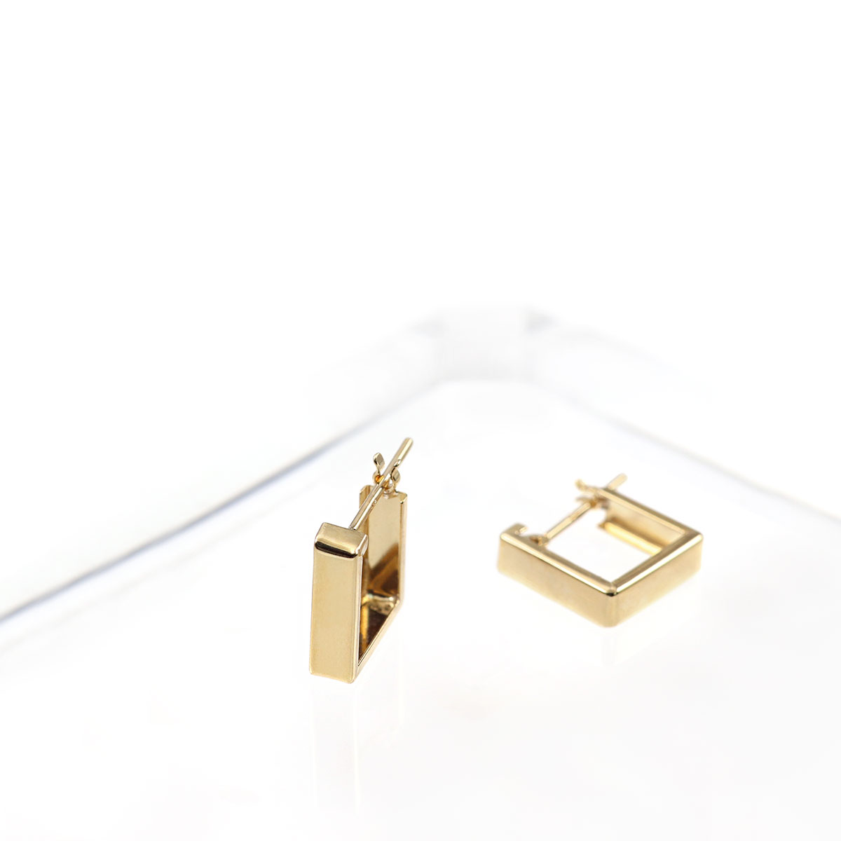 アクセサリーのプレゼント K18YG スクエア フープピアス 18金イエロー