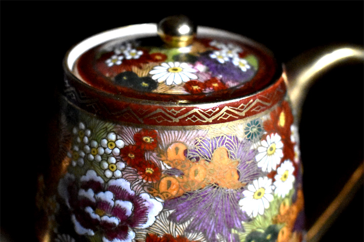 2460 九谷焼 章山 カップ 6客 金彩 花詰九谷焼の絵柄 金花詰に見る