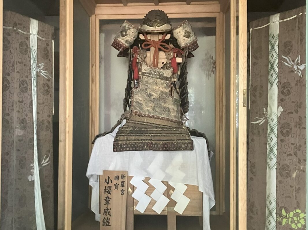 国宝-工芸｜小桜韋威鎧（楯無鎧）［菅田天神社/山梨］ | WANDER 国宝