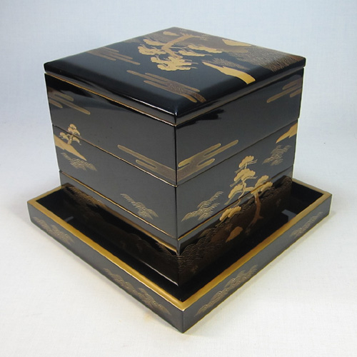 輪島塗の御重（お重箱）紋入、重台付き 輪島塗蒔絵重箱（重台付