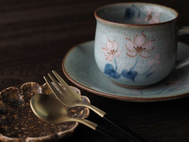 伊万里焼の魅力とは？特徴や歴史を踏まえて解説！ – わのっとメディア