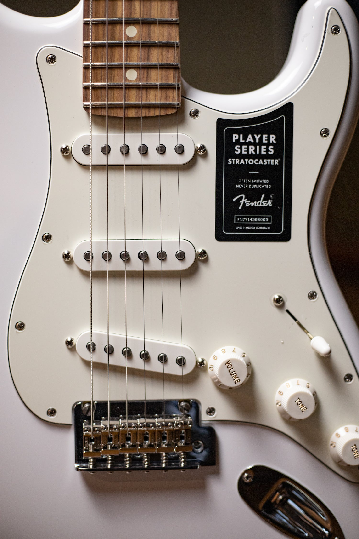 Fender Player Stratocaster Electric Guitar - Polar White – Walt