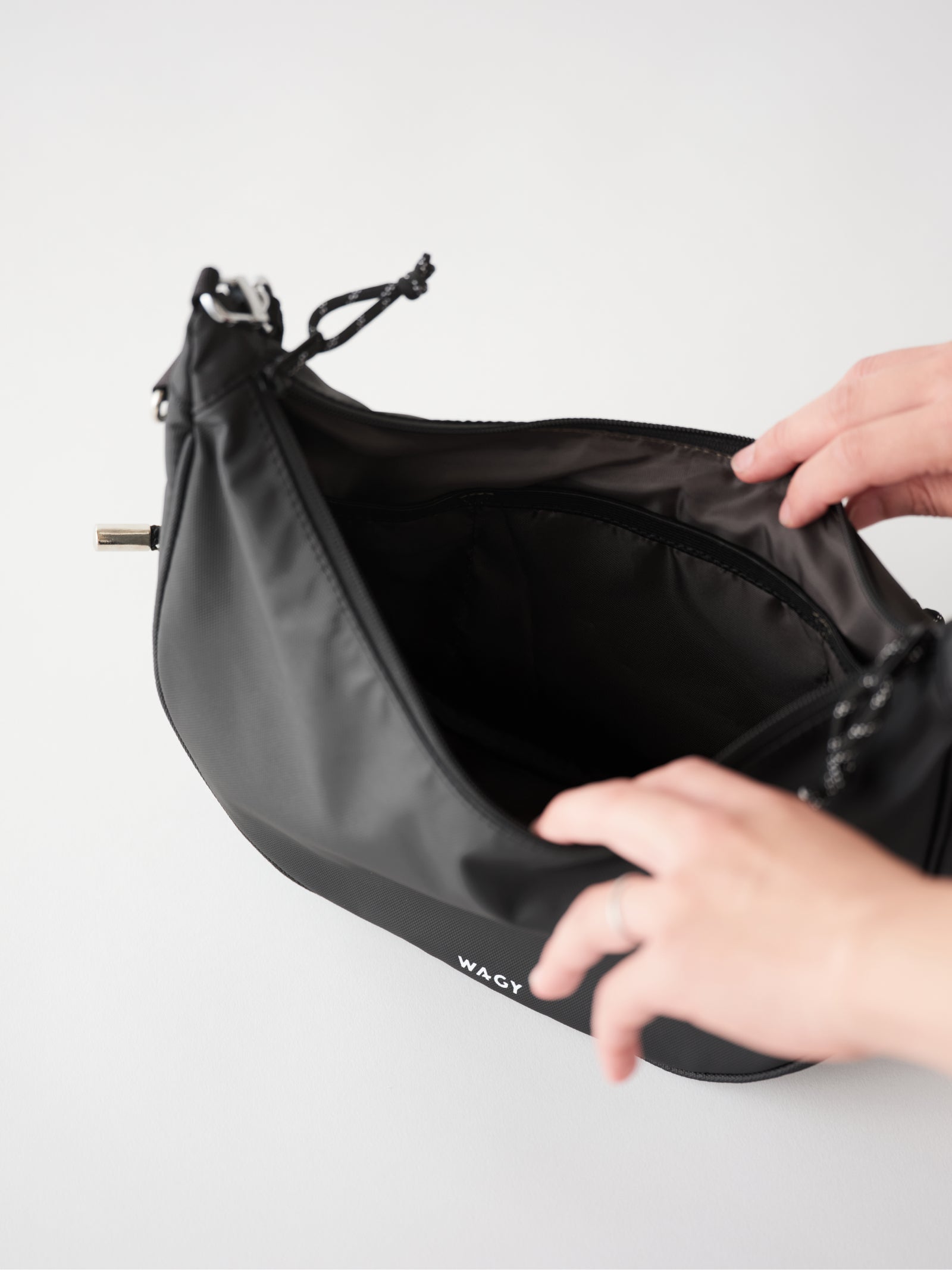 WAGY SHOULDER LEAD BAG | リード付きお散歩バッグ