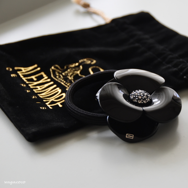 ALEXANDER DE PARIS 】存在感のあるヘアアクセサリー【カメリア ポニー