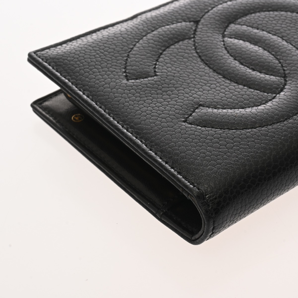 CHANEL シャネル 二つ折り財布 黒 レザー キャビアスキン 413 CHANEL