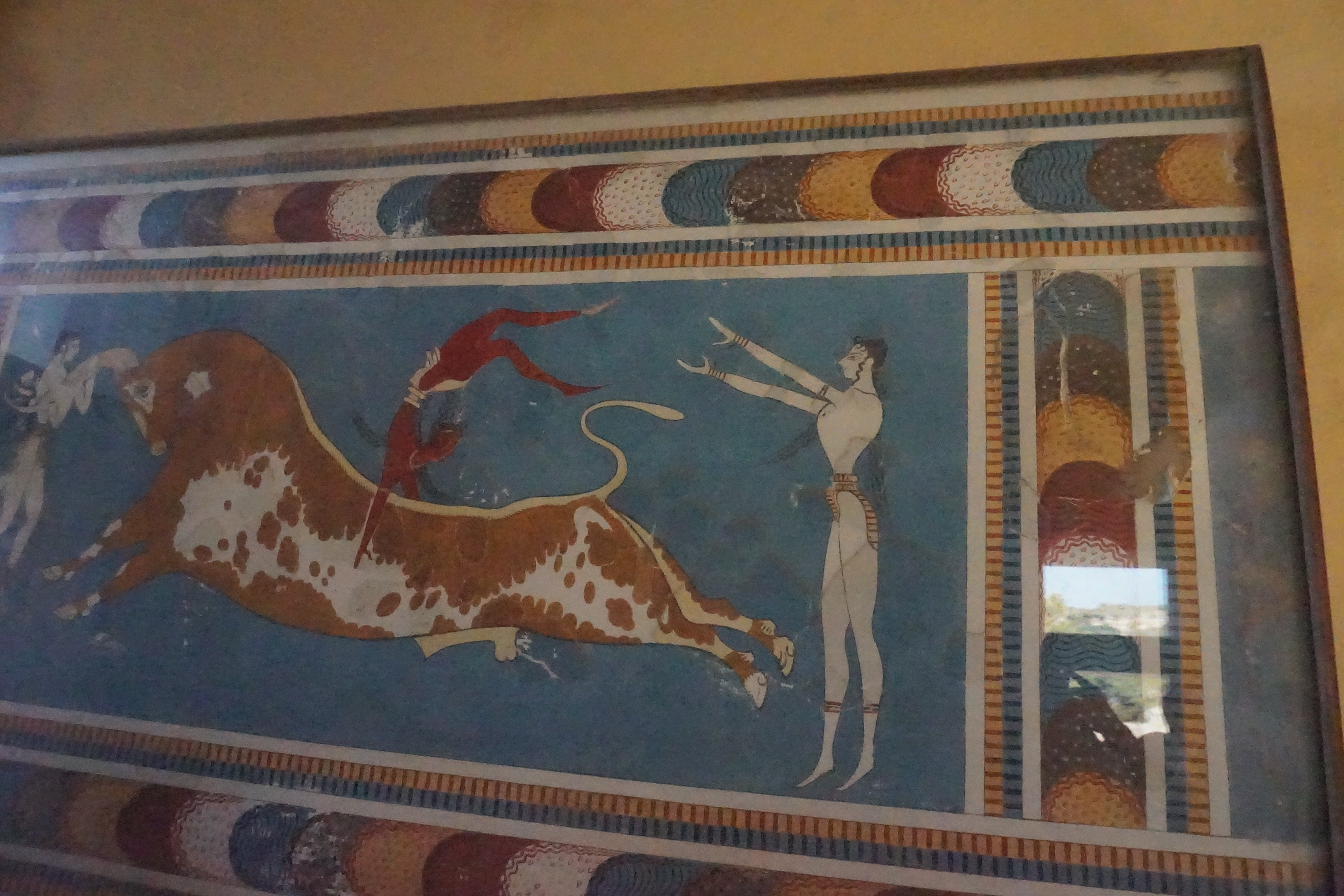 クレタ島の神聖なお祭りと「牛飛び」 – ワルンロティ日記5