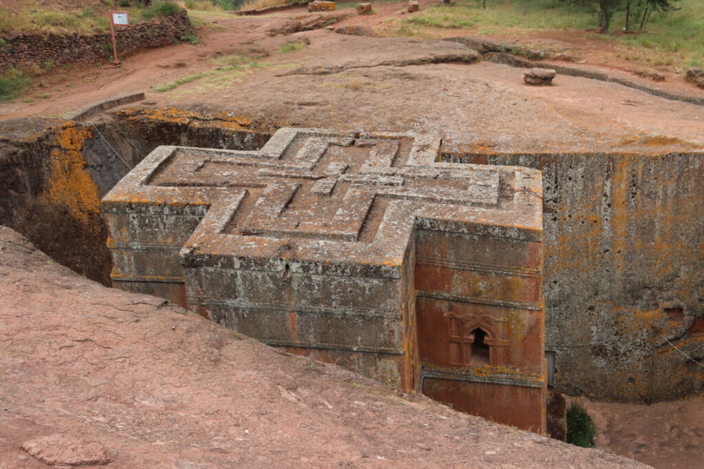 エチオピアの聖地ラリベラの岩窟教会群【見どころ紹介！】 – 異国のお