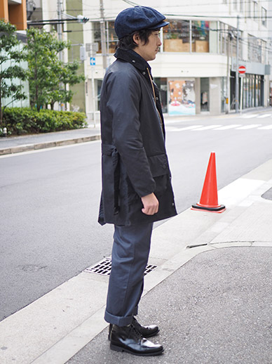 ジージャンとチノパンをダークトーンでキレイ目に