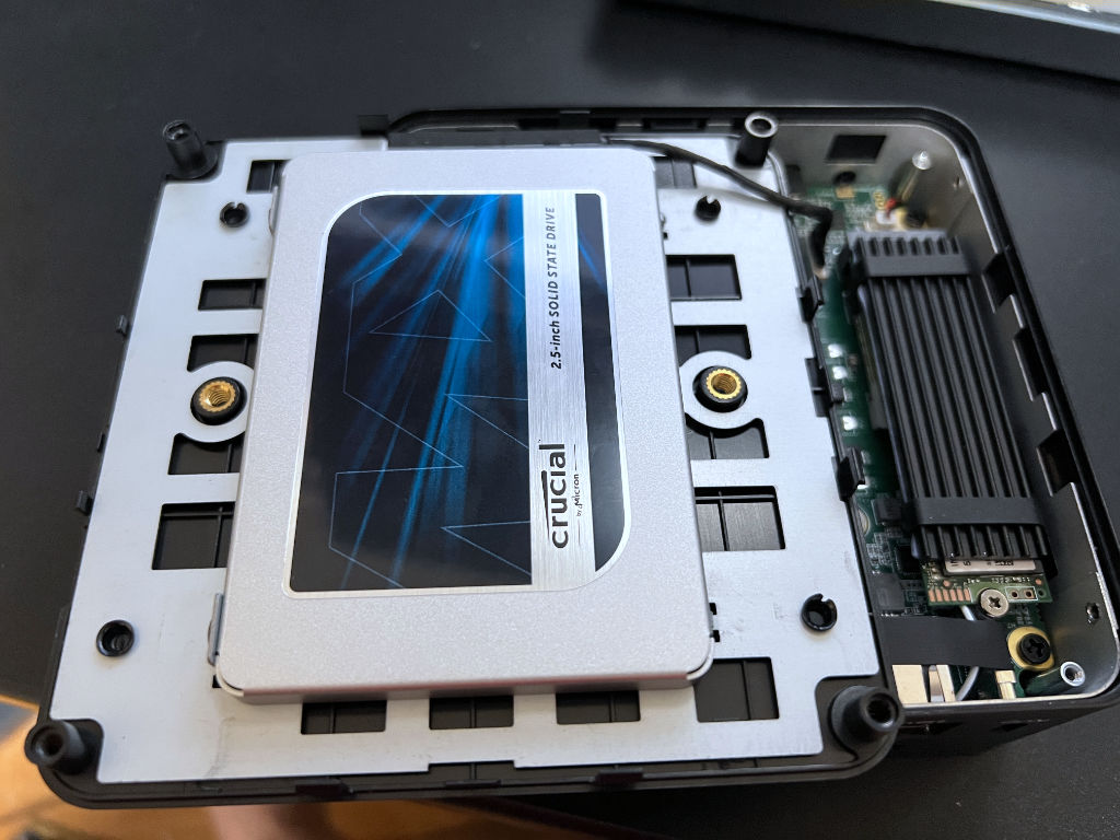 MINIS FORUM UM560 ジャンク 【公式通販】 MINIS FORUM UM560 ジャンク